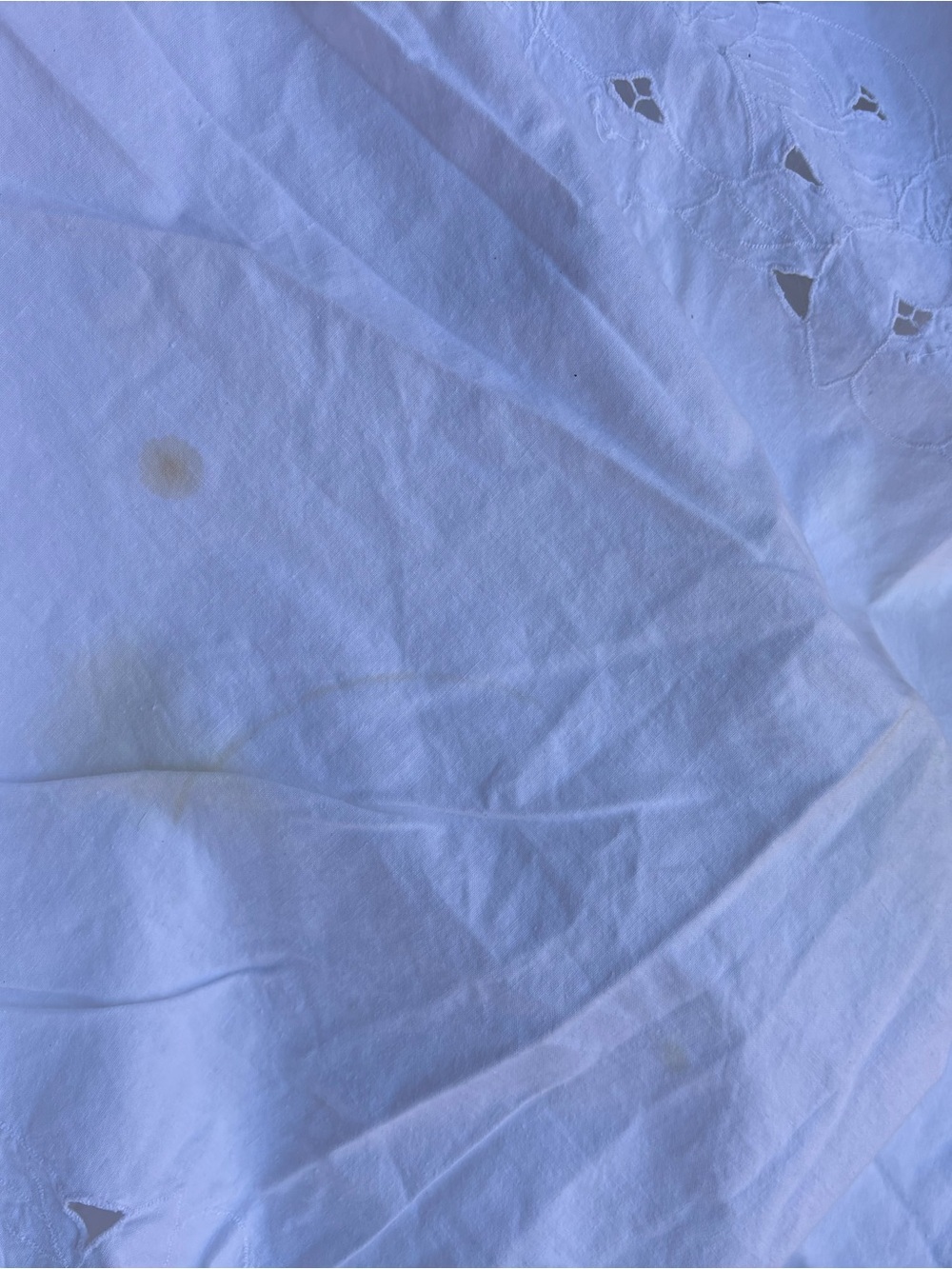White Eyelet Tablecloth - Picture 3 of 6